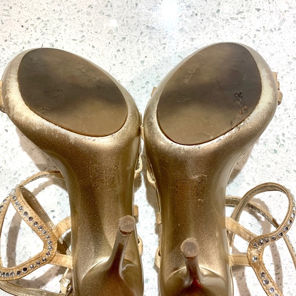 Aldo Gold Heels - Picture 4 of 5